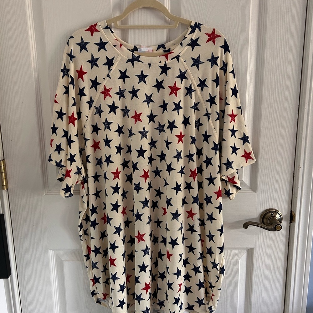 LuLaRoe ‘Axel’ Tee in Red and Blue